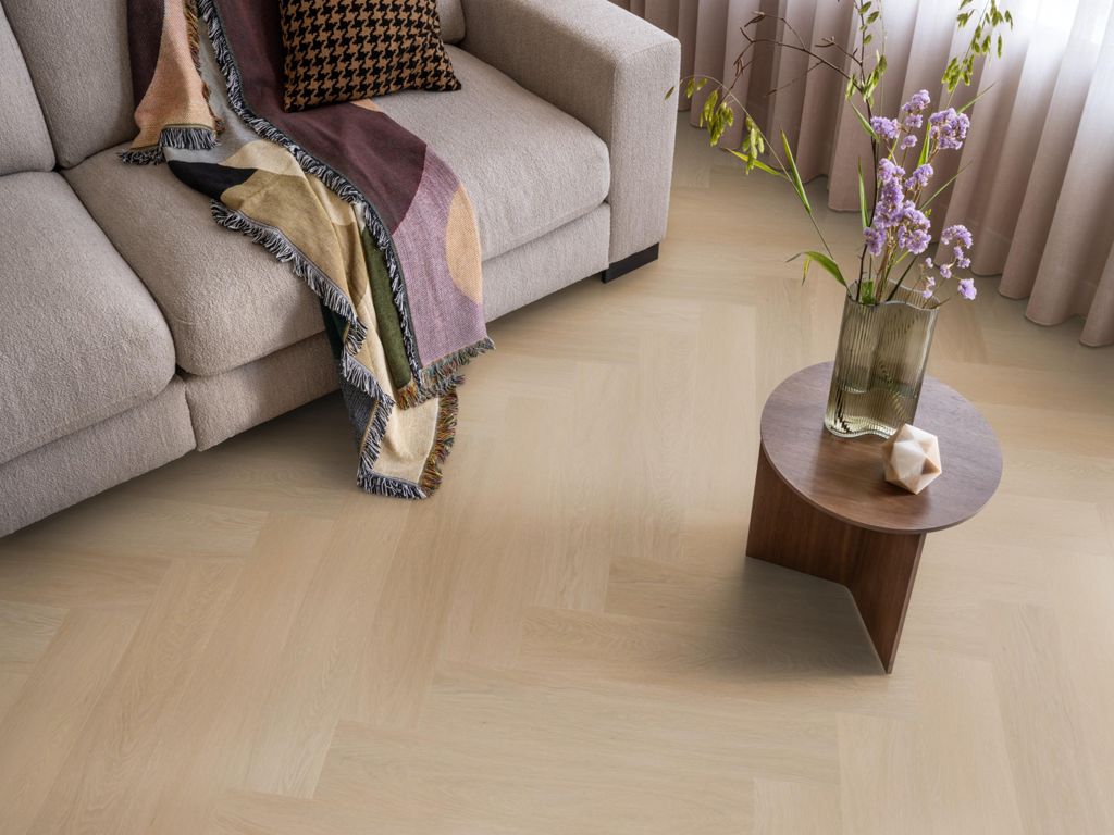Ambiant Spigato Estino Natural oak pvc vloer in een interieur
