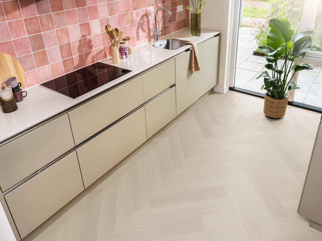 Ambiant Spigato Estino Beige pvc vloer in een interieur