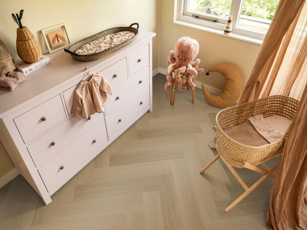 Ambiant Spigato Estino Warm oak pvc vloer in een interieur