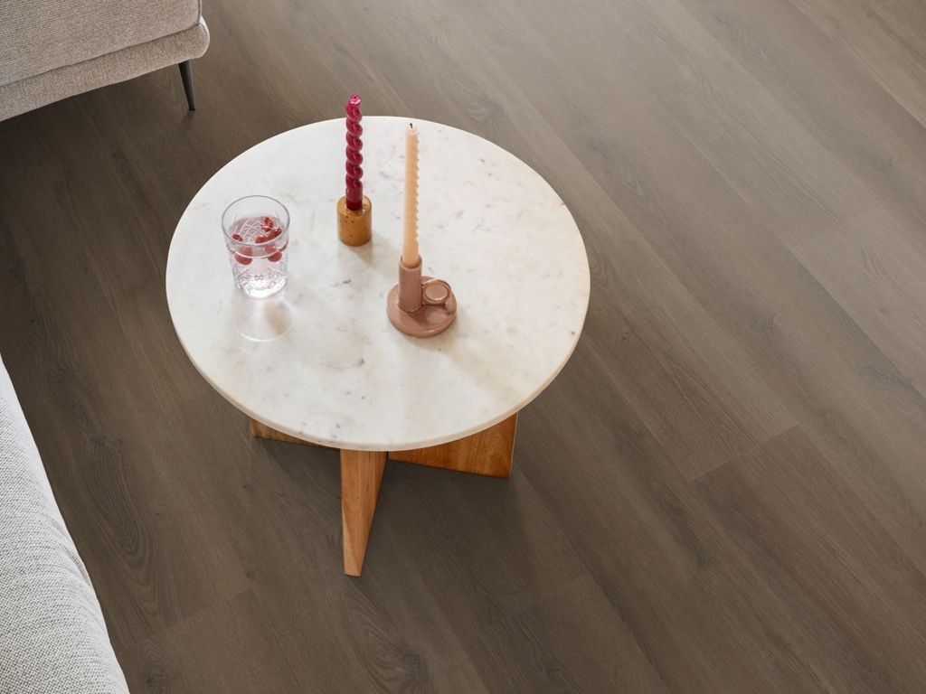 Ambiant Espero Warm brown pvc vloer in een interieur