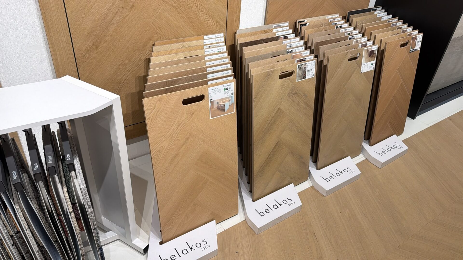 PVC vloeren in de showroom van PVC Boulevard in Wijchen – Belakos visgraat en planken